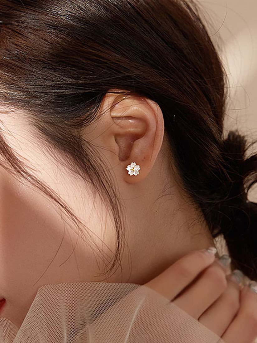 STE321E - White Earrings